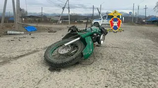Иномарка сбила двух подростков на мотоцикле в Хабаровском крае, один их них погиб
